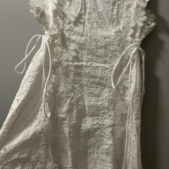 Elegant Cream Floral Maxi Dress - Picture 8 of 11